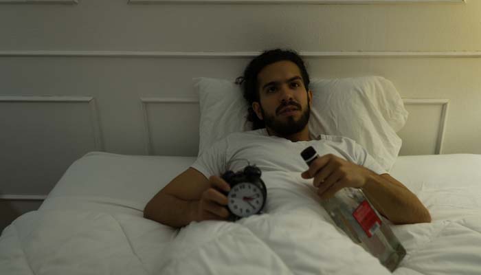 Mất ngủ kéo dài cũng là dấu hiệu rối loạn tâm thần do rượu