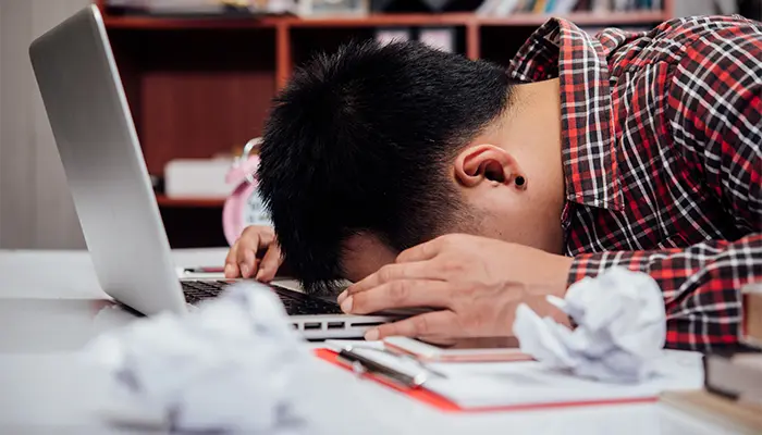 Dấu hiệu trầm cảm cười là rối loạn giấc ngủ, mệt mỏi kéo dài