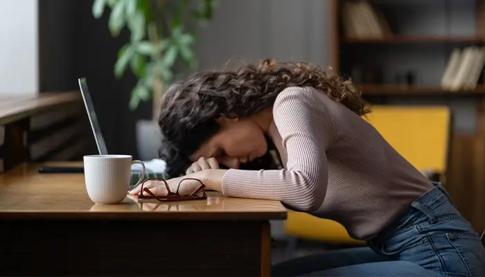 Dấu hiệu trầm cảm gây mất ngủ cơ thể mệt mỏi, thiếu năng lượng