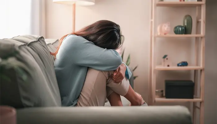 Cảm giác buồn chán, suy nghĩ tiêu cực là những dấu hiệu tâm lý ở người trầm cảm 