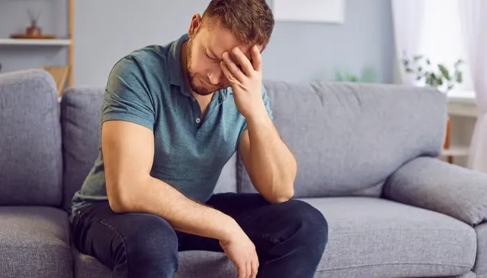 Dấu hiệu bệnh trầm cảm ở nam giới đau đầu