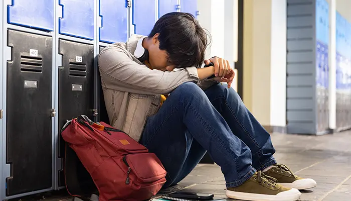 Tâm trạng buồn bã, không hứng thú với việc học là một trong các nguyên nhân của trầm cảm sau thi