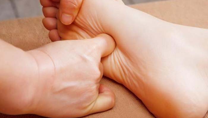 Day ấn huyệt Dũng Tuyền giúp cơ thể thư giãn, hỗ trợ an thần