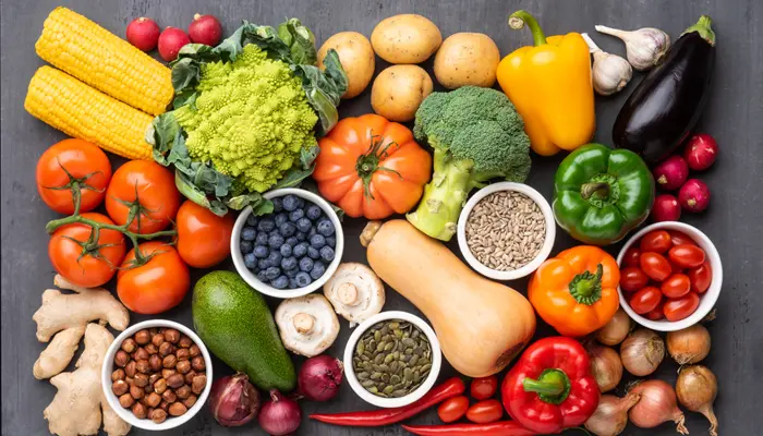 Xây dựng chế độ ăn uống lành mạnh sẽ giúp hạn chế ảnh hưởng của mất ngủ