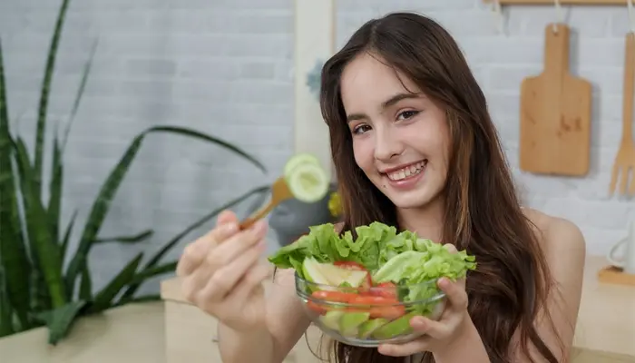 Xây dựng chế độ ăn uống khoa học cũng là cách điều trị mất ngủ không thực tổn 