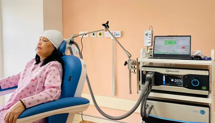 Điều trị Parkinson bằng kích thích từ trường xuyên sọ là phương pháp hỗ trợ đầy triển vọng 