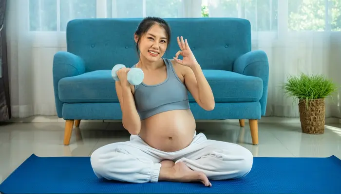 Mẹ bầu có thể tập thể dục thường xuyên để hạn chế tình trạng mất ngủ