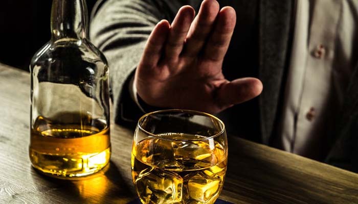 Để giảm thiểu tác hại của rượu bia nên hạn chế hoặc từ bỏ rượu bia