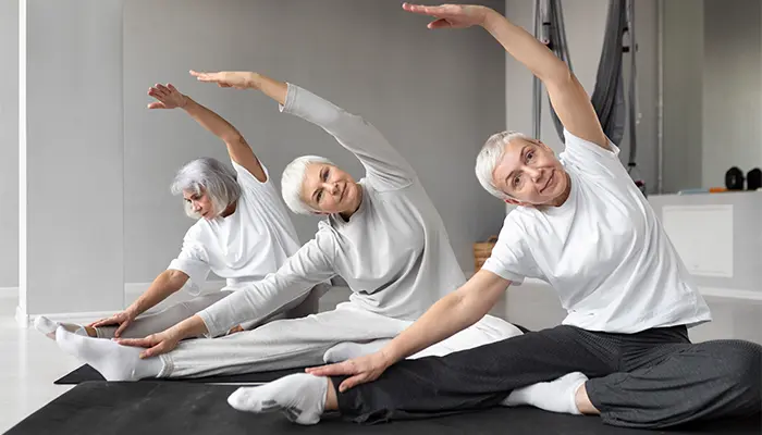 Tăng cường vận động mỗi ngày cũng là giải pháp giúp người già ngủ ngon