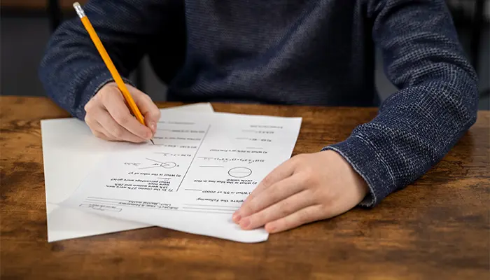 Nên hạn chế so sánh điểm số của mình với người khác để tránh bị tác động tinh thần