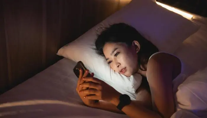 Nên ngừng sử dụng thiết bị điện tử trước khi ngủ để tránh ảnh hưởng giấc ngủ