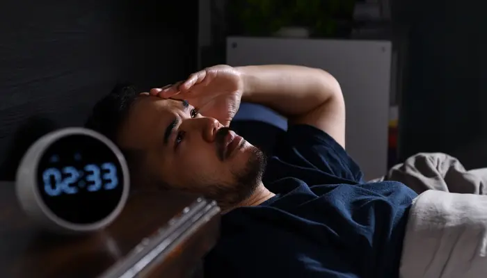 Giấc ngủ trắng là tình trạng thức trắng cả đêm, ngủ chập chờn 