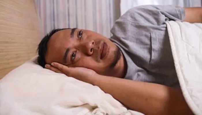 Cảm giác ngủ như không ngủ là tình trạng ngủ chập chờn, không sâu giấc hoặc mơ nhiều