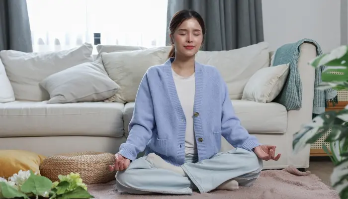 Cách trị mất ngủ cho người trẻ là hình thành thói quen thư giãn trước khi ngủ