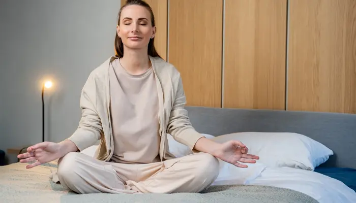 Cách hít thở đi vào giấc ngủ theo kỹ thuật hít thở bằng bụng 