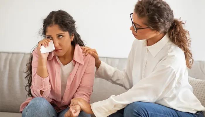 Người thân nên lắng nghe và trò chuyện chia sẻ cùng người bệnh