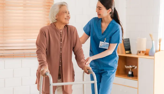 Chăm sóc bệnh nhân Alzheimer giai đoạn cuối trong hỗ trợ vận động 