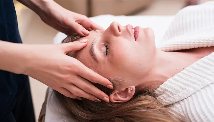 Cách massage đầu đúng kỹ thuật sẽ giúp cơ thể thư giãn, ngủ ngon
