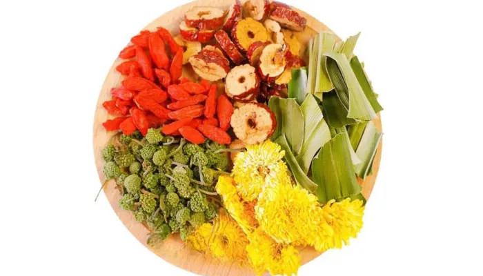 Có thể dùng kết hợp nụ hoa tam thất với dược liệu khác