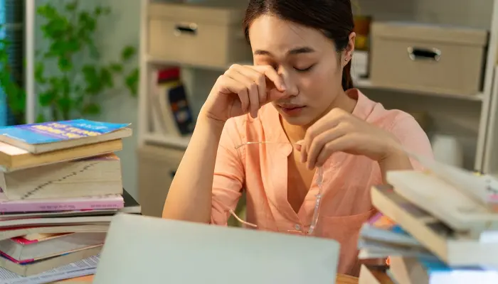 Làm bài test rối loạn lo âu khi triệu chứng ảnh hưởng đến công việc