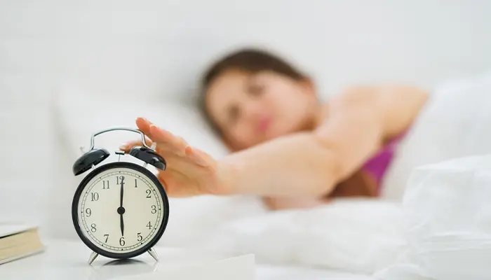 Người khó ngủ nên duy trì giờ ngủ và giờ thức cố định