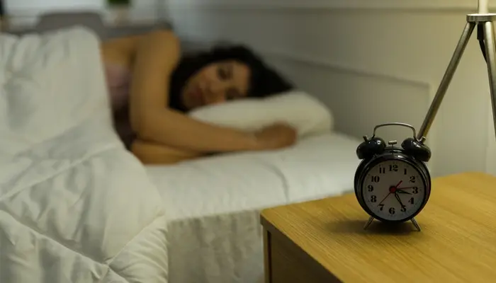 Ngủ đủ và đúng giờ cũng là cách giảm trầm cảm gây mất ngủ