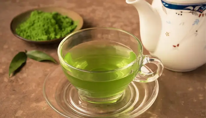 Lưu ý không uống trà xanh khi bụng đói, uống sát giờ đi ngủ 