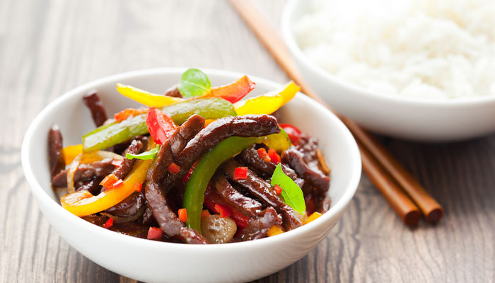 Món thịt bò xào ớt chuông cho người bệnh động kinh