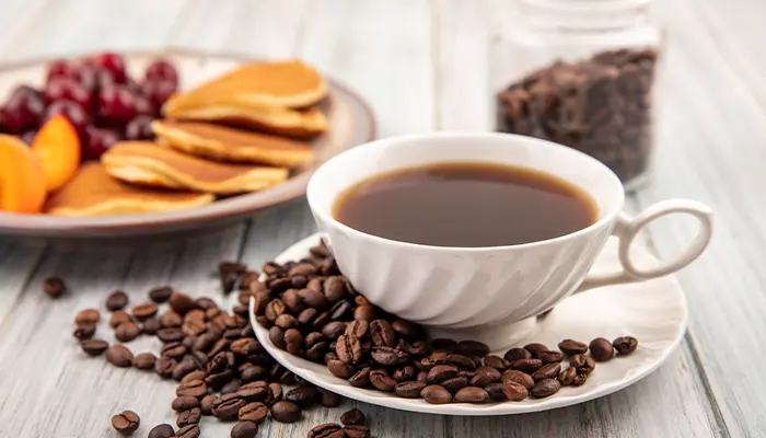 Nên hạn chế uống cà phê vào buổi tối để tránh bị mất ngủ