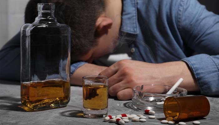 Người nghiện ma túy có uống được rượu không? Không nên uống