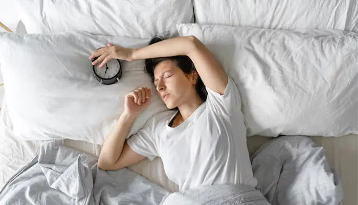 Ngủ 2 tiếng 1 đêm có sao không? Kéo dài sẽ gây ảnh hưởng đến sức khỏe