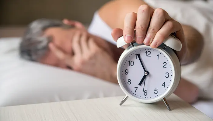 Người lớn tuổi nên duy trì ngủ từ 7-9 tiếng mỗi đêm 