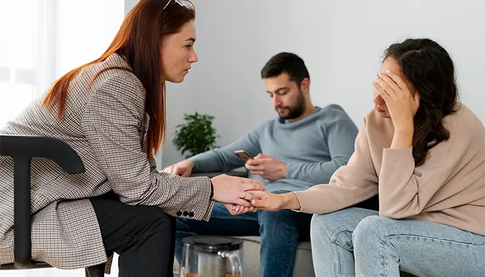 Cần làm gì khi người thân bị trầm cảm? Hãy lắng nghe, đồng hành và hỗ trợ họ