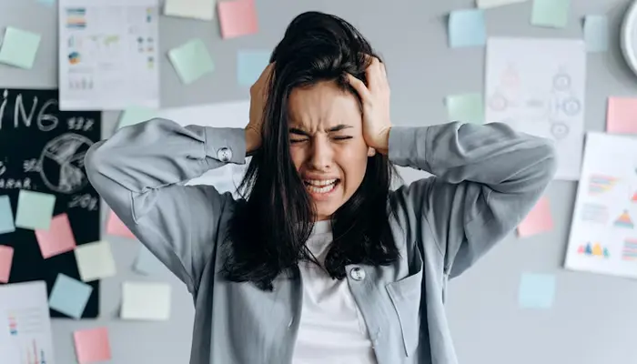 Căng thẳng, áp lực là một trong số các nguyên nhân gây mất ngủ kéo dài 
