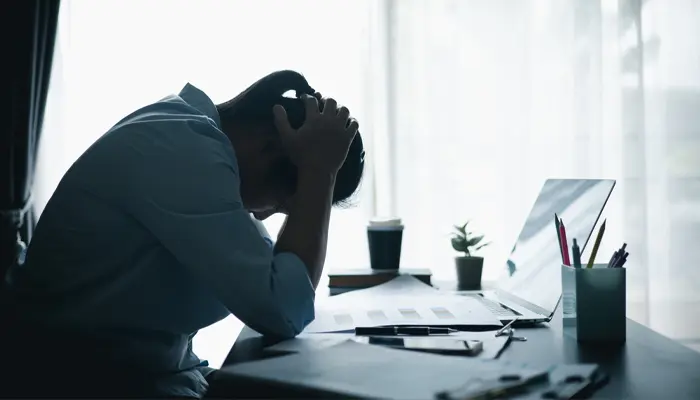 Áp lực tài chính, công việc cũng là nguyên nhân gây ra bệnh trầm cảm mãn tính 