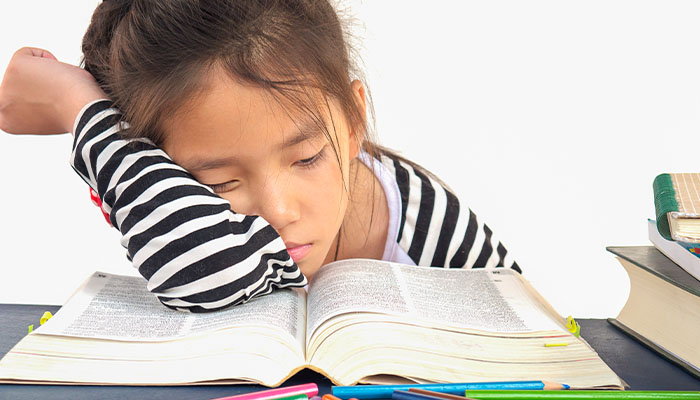 Áp lực học tập cũng là nguyên nhân dẫn đến trầm cảm ở trẻ