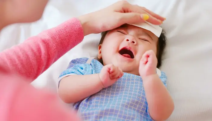 Trẻ bị bệnh ho, dị ứng cũng là nguyên nhân khiến trẻ ngủ không sâu giấc vào ban ngày