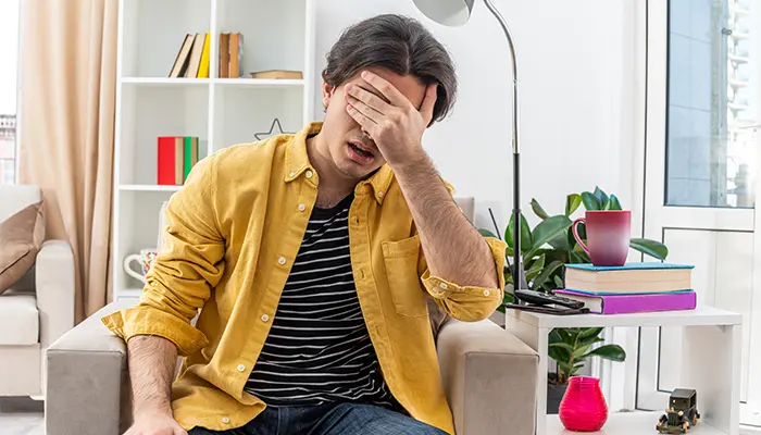 Thường xuyên ngủ ít cũng là nguyên nhân gây mất ngủ khi bị mãn dục nam 