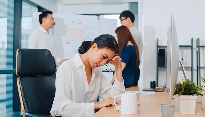 Căng thẳng, áp lực công việc cũng là nguyên nhân gây mất ngủ giả Parasomnias
