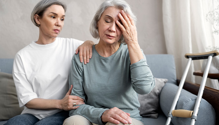 Mắc các bệnh lý nền cũng là yếu tố dẫn đến mất ngủ