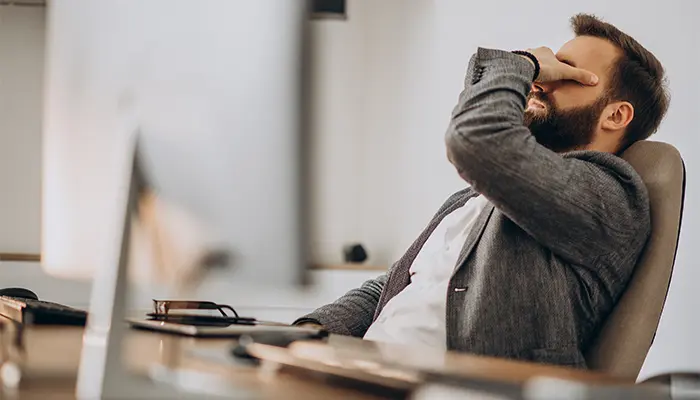 Nguyên nhân gây mất ngủ ở nam giới là áp lực công việc kéo dài 