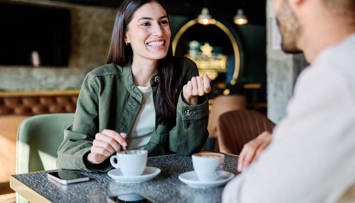 Dùng chất kích thích như cà phê cũng khiến bạn dễ mất ngủ nửa đêm về sáng