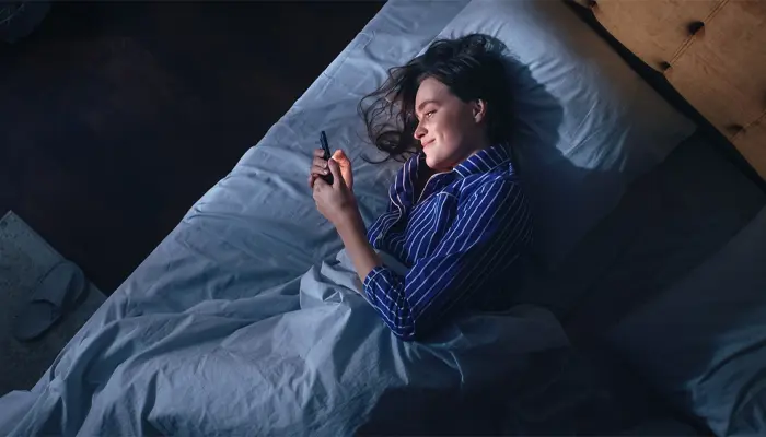 Nguyên nhân nhắm mắt nhưng không ngủ được do thói quen sinh hoạt chưa lành mạnh 