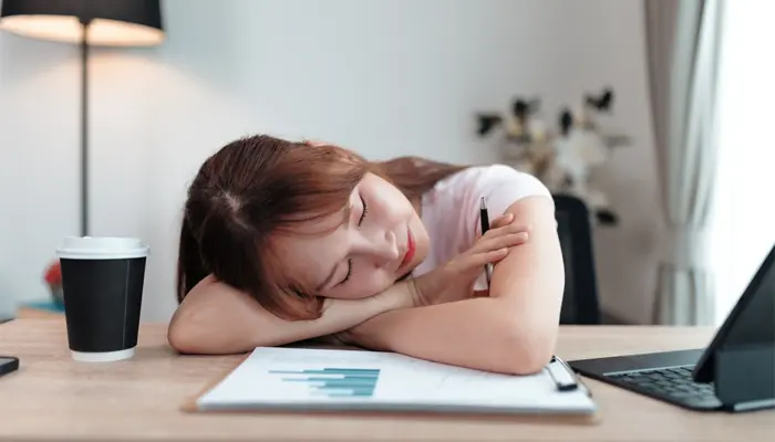 Căng thẳng, mệt mỏi cũng là nguyên nhân khiến xảy ra tình trạng nói mớ khi ngủ