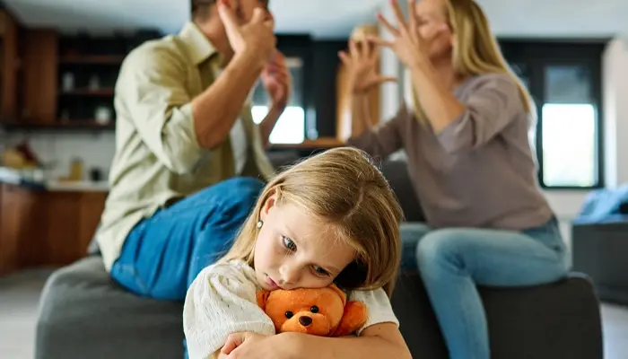 Xung đột giữa cha mẹ có thể khiến trẻ cảm thấy cô đơn, trầm cảm 