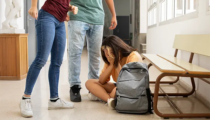Bạo lực học đường cũng chính là nguyên nhân khiến trẻ 16 tuổi bị trầm cảm 