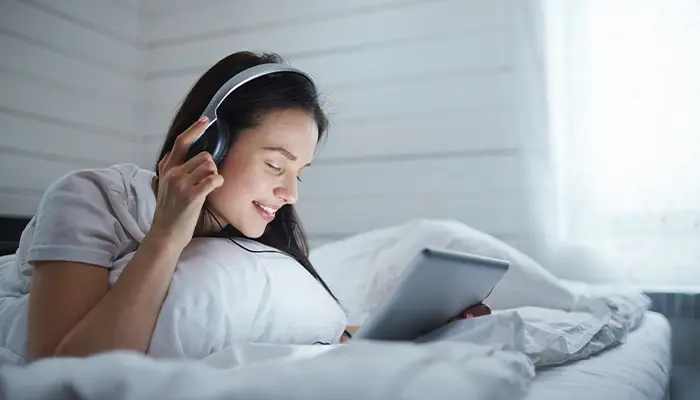 Cách để ngủ sớm cho người quen thức khuya là thư giãn trước khi ngủ