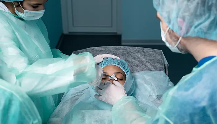 Phẫu thuật cắt đồi thị giúp người bệnh kiểm soát các cử động không tự chủ