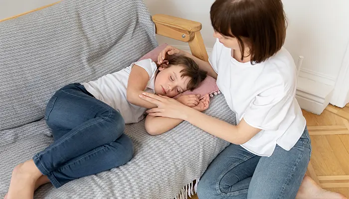 Khi trẻ lên cơn động kinh phụ huynh cần nắm rõ cách xử lý đúng cách 