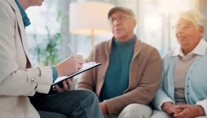 Khám lâm sàng và trao đổi trực tiếp với người bệnh cũng là phương pháp chẩn đoán trầm cảm 